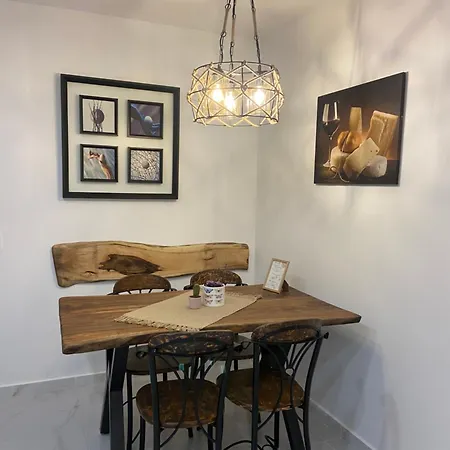 Port Apartment *