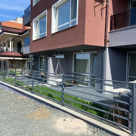 Apartment Port *